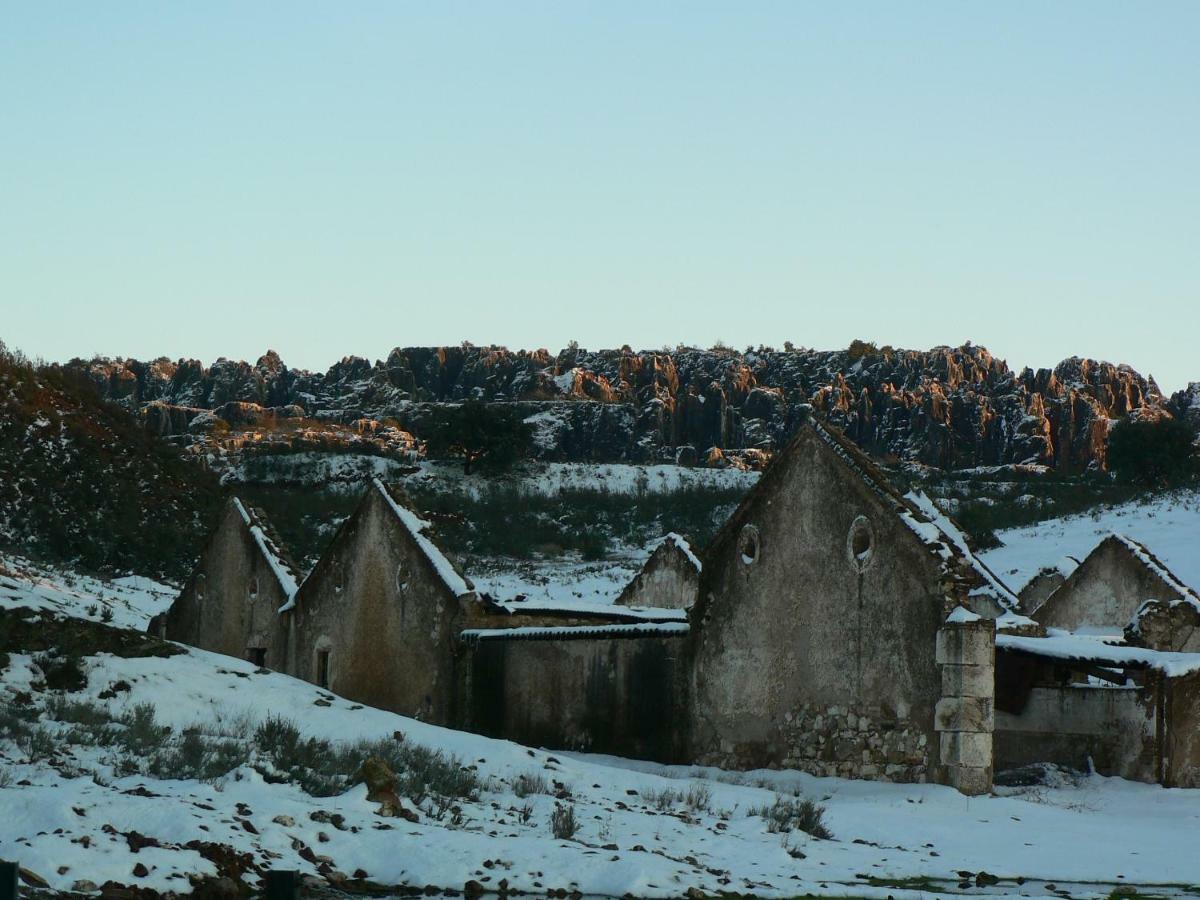 Вилла Casas Del Madrono Казалла де ла Сиерра Экстерьер фото